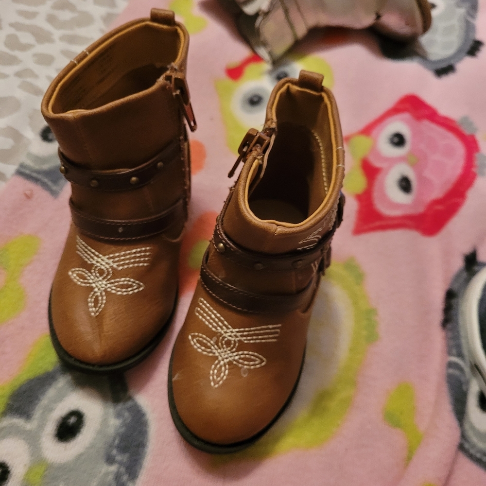 Boots - Picture 3 of 3